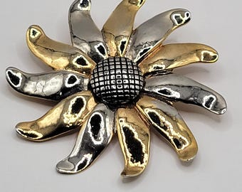 Two-Tone Sunflower Brooch – Gold Silver Tone Textured Floral Pin – Mid-Century Estate Jewelry