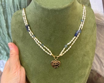 Lettre océanique|collier de perles d'eau douce