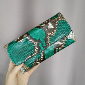 Cartera de pitón verde / Bolsos de noche exóticos hechos a mano / Monedero pequeño de lujo para mujer