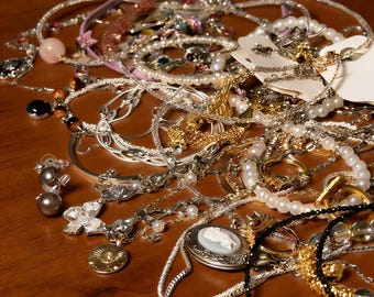 Vintage Jewelry Blind Box: Mixed Necklaces/Bracelets with Pearls & Gems | Unique Medieval Style Retro Aesthetic Accessories