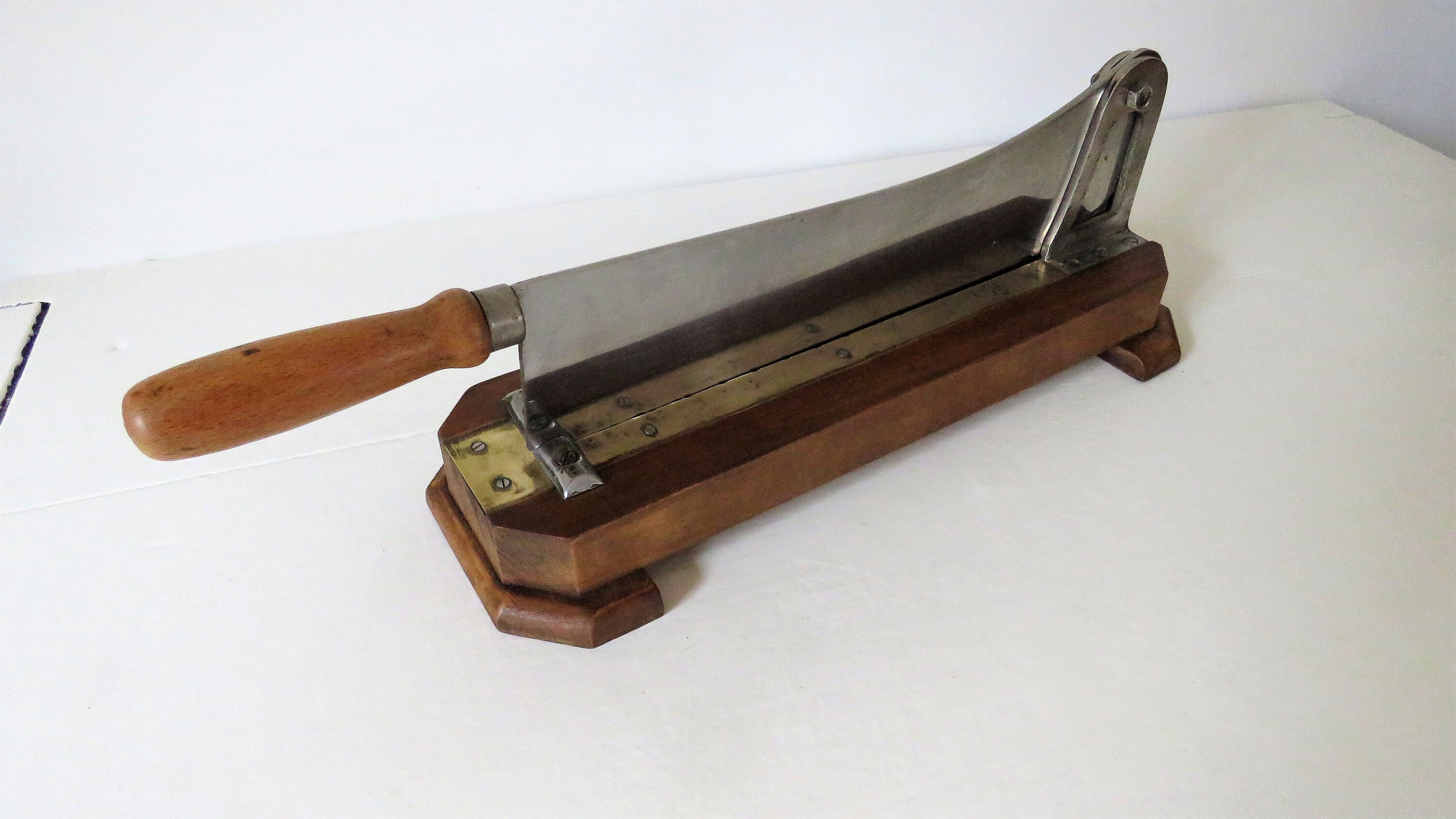 guillotine bread slicer