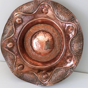 Antique French Copper Charger – Hand Hammered Arts & Crafts Style Wall Plate – 19th Century Rustic Farmhouse Decor