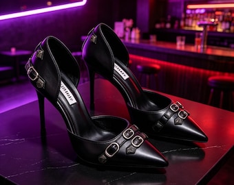 Plantillas personalizadas, tacones de cuero negro con hebilla, zapatos de fiesta con punta afilada y estilo vanguardista.
