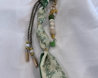 Llavero con estampado floral verde salvia para bolso, accesorio de inspiración vintage