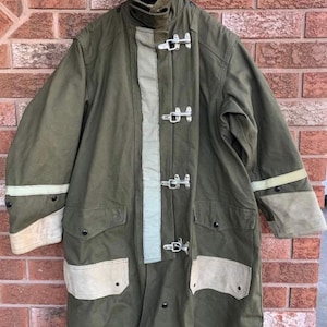 Firemen’s Coat size Mens 36 Small Heavy With Wool Cold Liner Vintage 1960 Fits 36 - 38 Chests