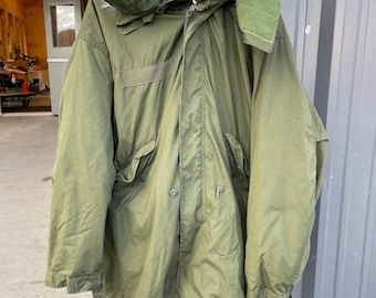 Size Large Like New Genuine 1988 Military Fishtail Parka w/ Liner & Hood