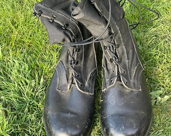 Bijna NIEUW Echt uitgegeven waterdichte spike beschermende junglelaarzen Maat Heren: 12,5 x x