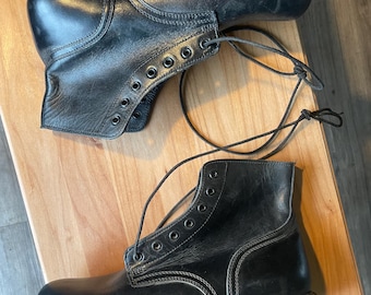 Botas de tobillo originales de las Fuerzas Armadas Canadienses, talla 265/96 para hombre (9.5 R). Como nuevas/Excelente estado. Fabricadas en Canadá.