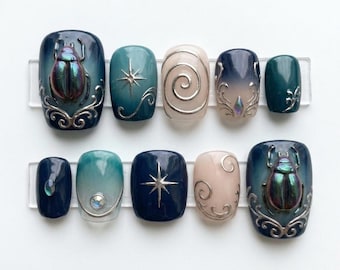 Uñas postizas 3D con diseño de escarabajo, uñas egipcias de filigrana plateada, pedicura mística color verde azulado, uñas postizas con diseño de estrella celestial, uñas góticas hechas a mano.