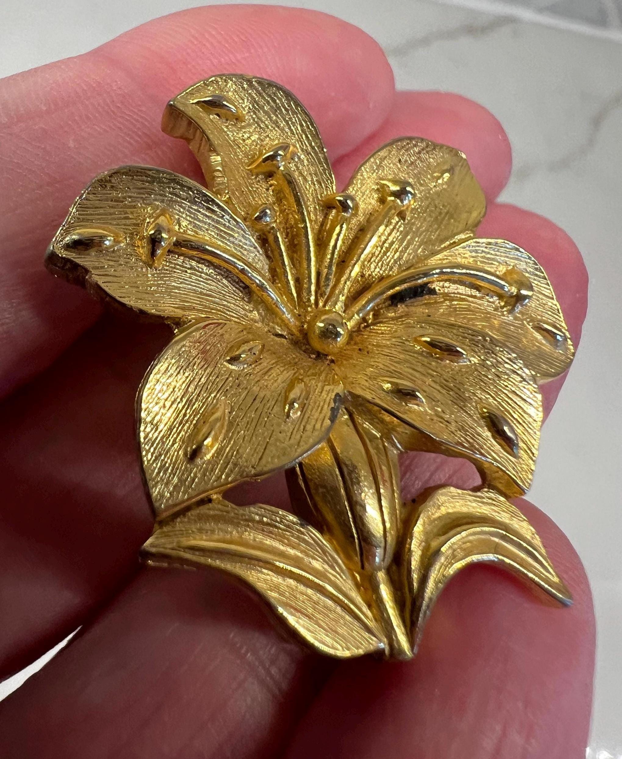 Vintage 1979 Women’s Mimi Di N Belt Buckle Pine Cones Needles Gold Tone 2.5” 1992 Mimi di N yorkie scottie dog buckle tartan belt Niscemi  main image 2