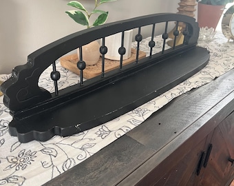 Estantería de pared vintage negra con huso de 74 cm (29") – Estantería de galería con riel estilo cottagecore, estante decorativo de estilo rústico.