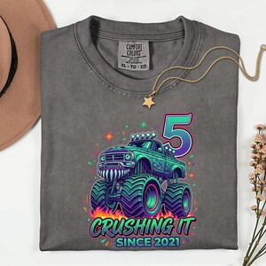 Maglietta Monster Truck per il 5° compleanno, "Schiacciata dal 2021", maglietta Monster Jam per bambini immagine 7