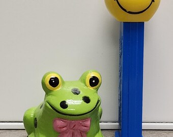 Frog Tape Measure 'A Lorrie Design' Vintage Retractable Rotary Sewing 1970s-80s Green Black Spots Pink Bow Tie, OG Sticker Japan
