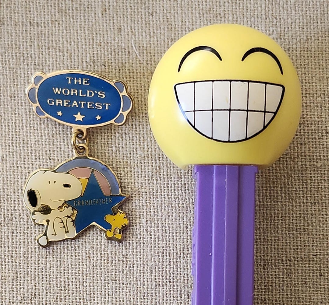 Geates Pin 1980's Peanuts World's Greatest Pin ~ Grand Father ~ Snoopy and ...