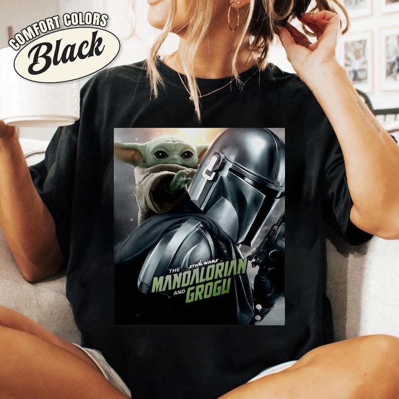 Camiseta de The Mandalorian y Grogu Baby Yoda, Camiseta con póster de Disneyland 2026, Camisetas familiares a juego, Día del Padre, Regalos para papá Camiseta vintage imagen 2