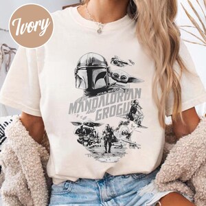 StarWars The Mandalorian Grogu T-Shirt, Retro StarWars Shirt, Disneyland Family Matching Shirt, Galaxy's Edge Trip, Father Days WDW Bild 5