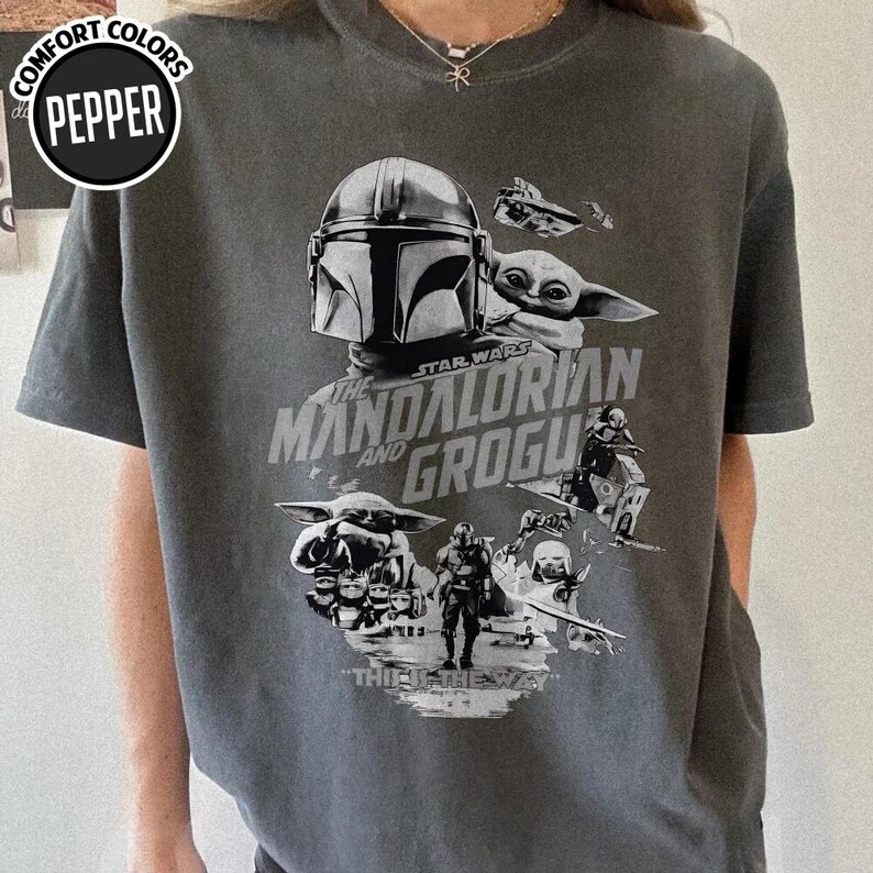 StarWars The Mandalorian Grogu T-Shirt, Retro StarWars Shirt, Disneyland Family Matching Shirt, Galaxy's Edge Trip, Father Days WDW Bild 2
