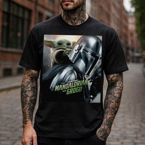 Camiseta de The Mandalorian y Grogu Baby Yoda, Camiseta con póster de Disneyland 2026, Camisetas familiares a juego, Día del Padre, Regalos para papá Camiseta vintage imagen 1