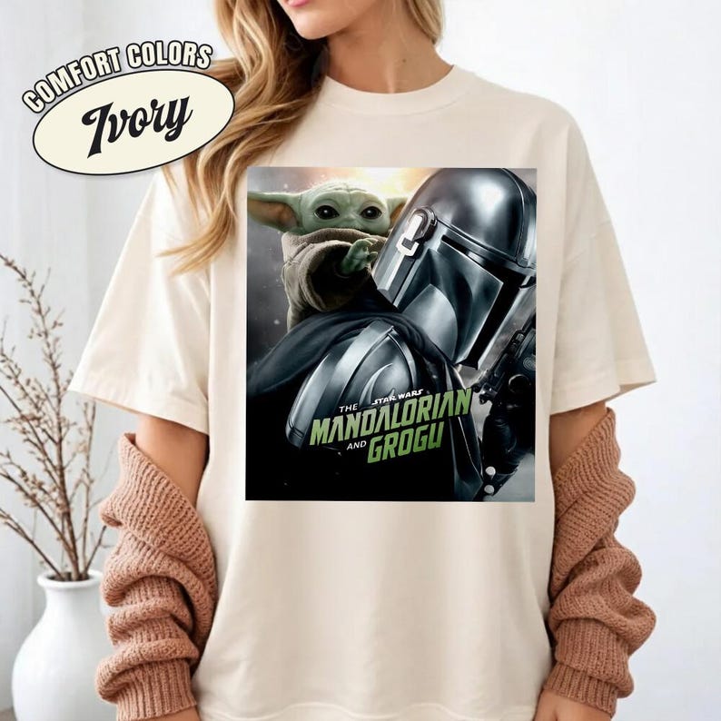 Camiseta de The Mandalorian y Grogu Baby Yoda, Camiseta con póster de Disneyland 2026, Camisetas familiares a juego, Día del Padre, Regalos para papá Camiseta vintage imagen 4