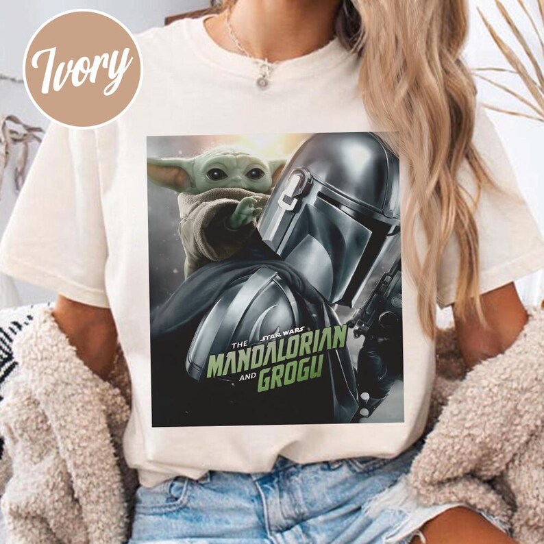 Camiseta de The Mandalorian y Grogu Baby Yoda, Camiseta con póster de Disneyland 2026, Camisetas familiares a juego, Día del Padre, Regalos para papá Camiseta vintage imagen 5