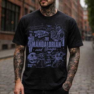 Camiseta de The Mandalorian y Grogu Baby Yoda, camiseta de la fiesta de Star Wars de Disneyland 2026, camiseta a juego para la familia, Día del Padre, regalos para papá, camiseta vintage imagen 1