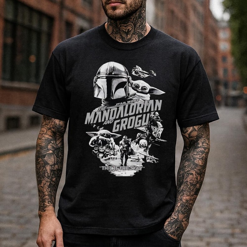 StarWars The Mandalorian Grogu T-Shirt, Retro StarWars Shirt, Disneyland Family Matching Shirt, Galaxy's Edge Trip, Father Days WDW Bild 1