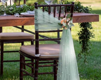 Pacote com 16 faixas para cadeiras em tecido transparente verde-sálvia com pérolas, 2,4 metros de comprimento, ideal para decoração de cadeiras de casamento, corredor de igreja e como capas para assentos.