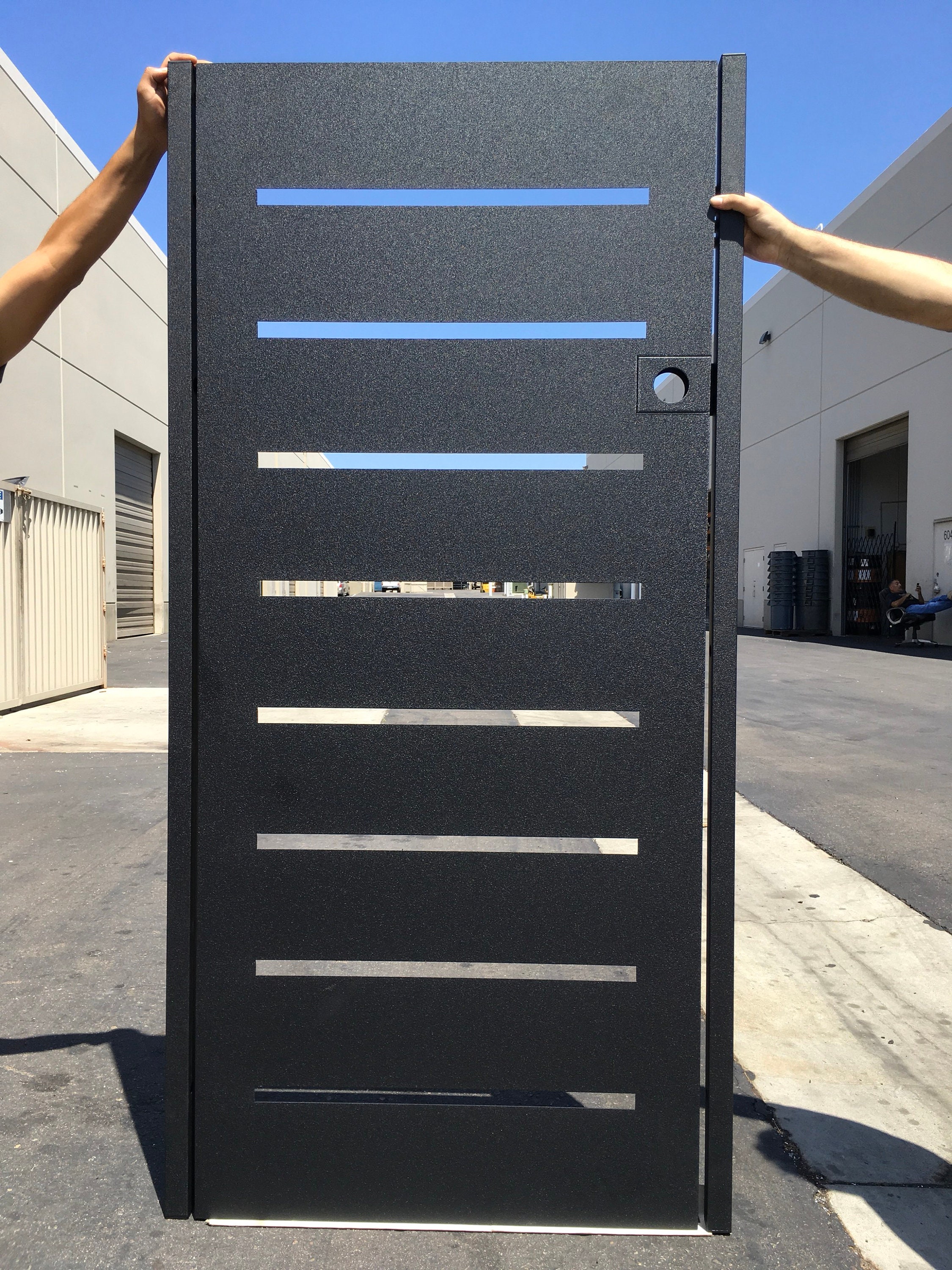 Puerta de metal moderna contemporánea, puerta de metal moderna, tamaño