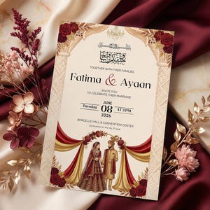 Peut inclure: Faire-part de mariage avec les noms Fatima & Ayaan, orné de motifs floraux et architecturaux. L'invitation comprend la date, l'heure et le lieu de l'événement. Le design utilise des couleurs bordeaux, or et crème.