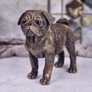 Figura grande de perro pug, escultura de polipiedra en bronce antiguo, decoración rústica para el hogar, ideal para amantes de los perros.