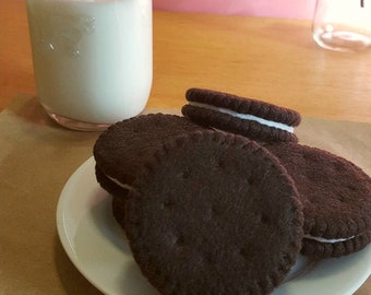 Felt Food Chocolate Sandwich Cookies- (5) pack, felt cookies, felt oreos, fake food, food prop