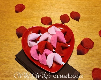 Felt Valentines Fortune Cookies - 12 pack, Fortune Cookie, Felt Play Food, Fake Food, Food Decor, Food Prop