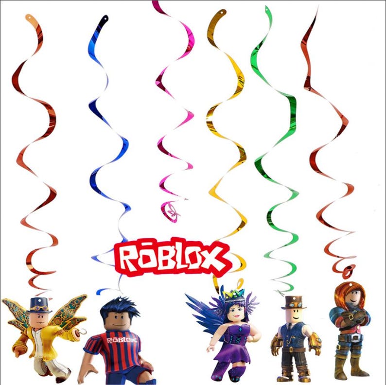 Op de afbeelding: Roblox-thema feestdecoraties, inclusief beeldjes en kleurrijke hangende wervelingen. Het Roblox-logo is prominent aanwezig. De beeldjes tonen diverse karakterontwerpen, met levendige kleuren en gedetailleerde outfits.