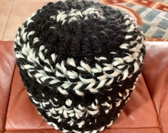 Black White Toilet Paper Cover Crochet with Chunky Yarn | Stretches to cover all sizes