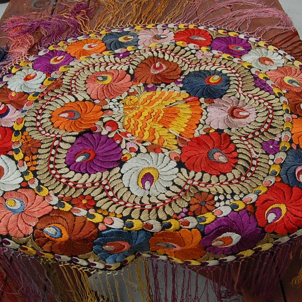 Gorgeous EMBROIDERED hand crafted Antique round piano shawl tablecloth doily runner