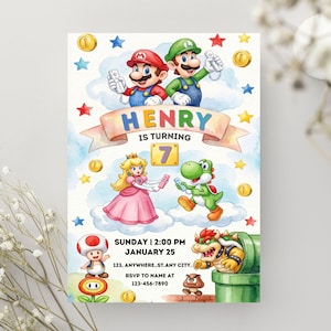 Puede incluir: Una tarjeta de invitación de cumpleaños rectangular con Mario, Luigi, Princesa Peach, Yoshi, Toad y Bowser. El texto dice: HENRY IS TURNING 7, SUNDAY | 2:00 PM, JANUARY 25, 123, ANYWHERE..ST.ANY CITY. RSVP TO NAME AT 123-456-7890, con monedas de oro.