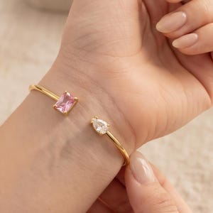 Brazalete personalizado de dos piedras de nacimiento / Brazalete abierto personalizado con piedra de nacimiento / Pulsera Toi Et Moi / Pulsera ajustable tipo bypass / Regalo para ella