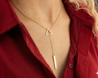 Collar de lazo triangular con barra colgante / Colgante de barra larga personalizado / Collar de lazo de oro de 14 quilates / Regalo para ella