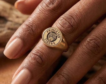 Anillo de graduación universitario personalizado de oro de 14 quilates / Anillo con escudo familiar / Anillo con blasón / Anillo con logotipo grabado personalizado / Anillo familiar para ella y para él.