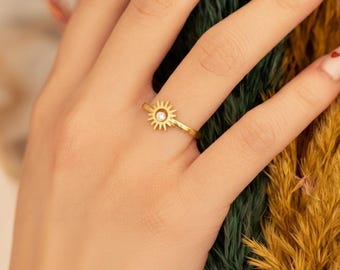 Anillo de oro de 14 quilates con cristales Sunburst / Anillo bohemio con diamantes Sun / Anillo de diamantes celestiales / Regalo para ella / Regalo para mamá