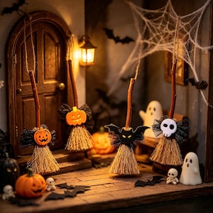 Mini Halloween-häxkvastar, pumpa- och fladdermusdödskalledekorationer, dockhusdekorationer