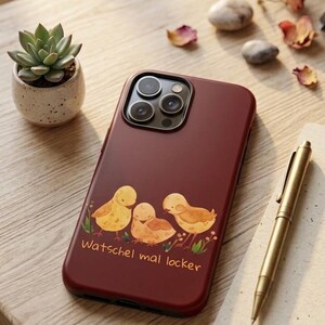 Handyhülle Watschel mal locker Küken, Lustiges Phone Case Bordeaux rot Geschenk für Freundin, Schutzhülle Spruch, Dunkelrot, Aesthetic Cover