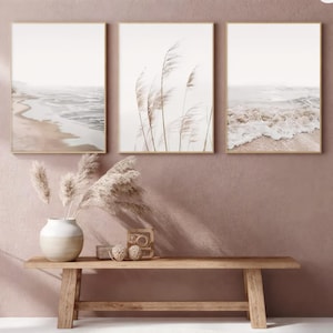 Peut inclure: Une tasse en céramique blanche avec une anse noire et le texte "But First, Coffee" en noir, dans une police manuscrite. La tasse est posée sur une surface blanche.