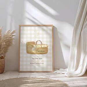 Peut inclure: Ensemble de trois tasses en céramique avec une finition mate et mouchetée. Chaque tasse présente une couleur différente : bleu clair, crème et gris. Les tasses ont un design simple et moderne avec une forme arrondie et une anse confortable.