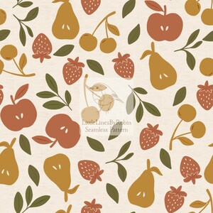 Könnte beinhalten: Ein nahtloses Muster mit Illustrationen von Birnen, Äpfeln, Erdbeeren und Kirschen in Senfgelb, Terrakotta und Dunkelgrün auf cremefarbenem Grund. Der Text LittleLinesByRobin Seamless Pattern ist zu sehen.