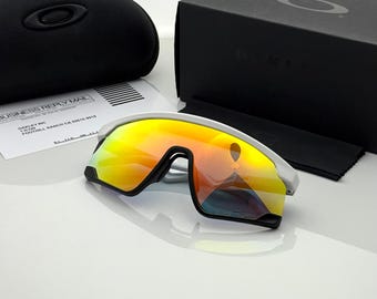 Gafas de sol deportivas Oakley Shield con montura blanca y lentes Iridium / Gafas futuristas para ciclismo y running