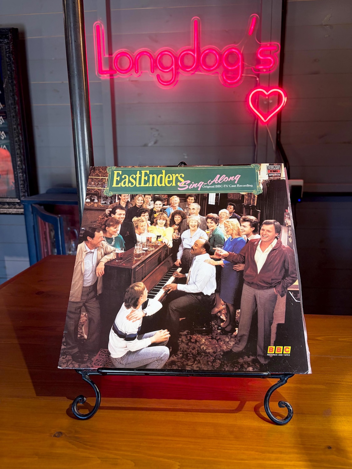 Eastenders Sing Along 1985 LP Album Television Soundtrack Vinyl In Excellent Condition! Vintage Record MFP 5779, foto 1 di 5