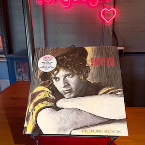 Álbum de vinilo Simply Red Picture Book LP de 1985, disco vintage en estado casi perfecto. EKT27