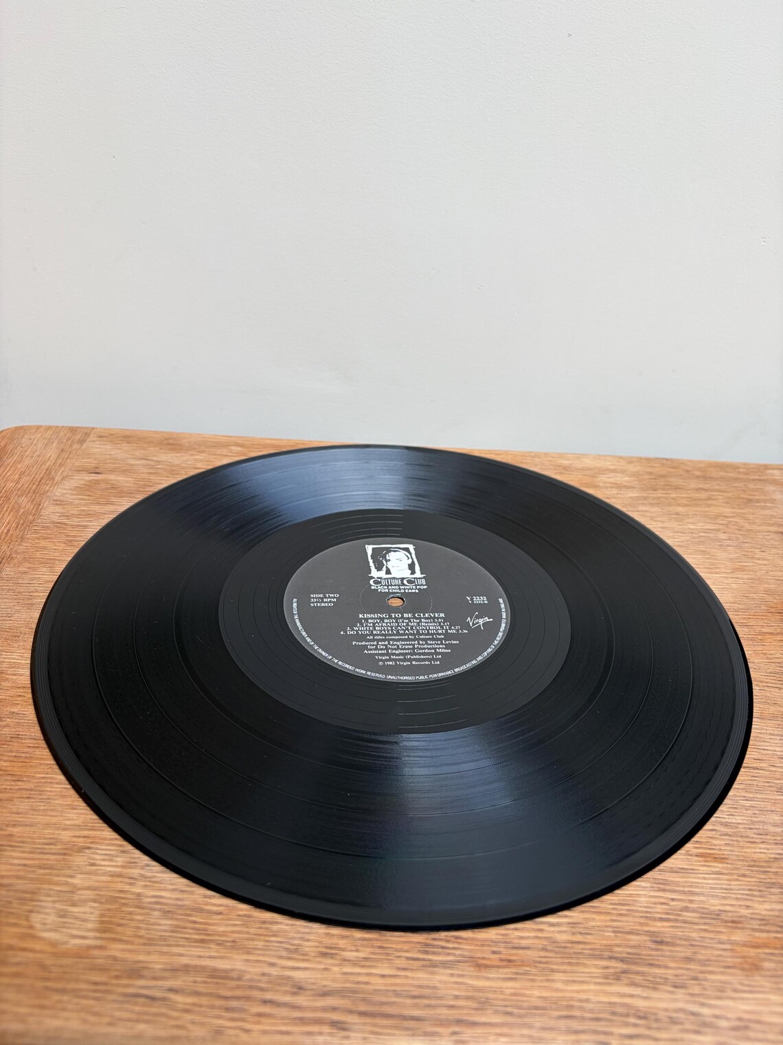 The Culture Club Kissing To Be Clever LP Album Ex/Ex Condition Vinyl Vintage Pop Record V2232 1982, foto 3 di 5