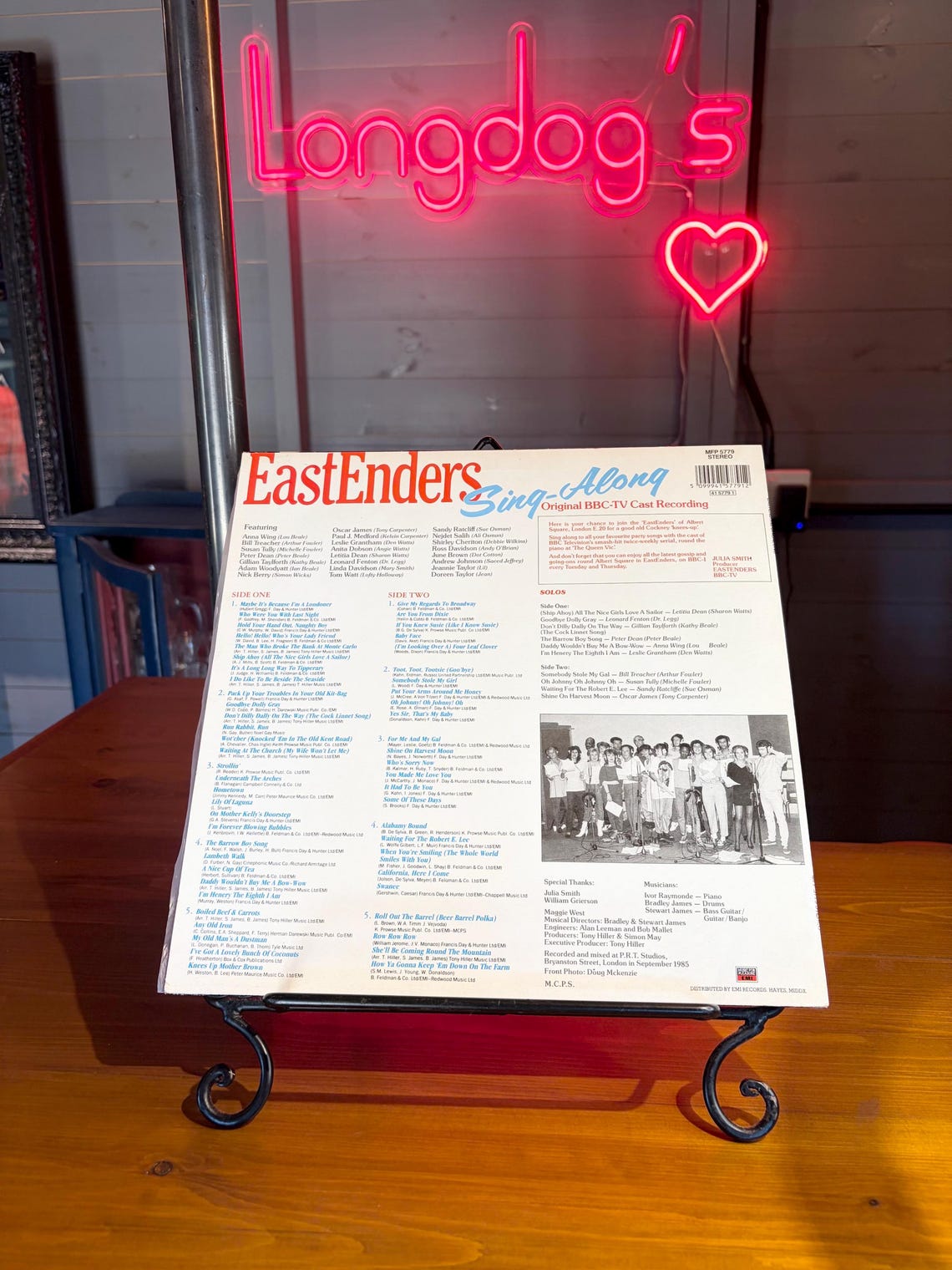 Eastenders Sing Along 1985 LP Album Television Soundtrack Vinyl In Excellent Condition! Vintage Record MFP 5779, foto 2 di 5